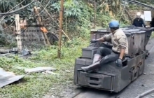 廣西5噸防爆湘潭電機車國外運行視頻