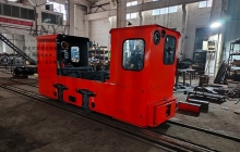 廣西變頻調(diào)速5噸蓄電池湘潭電機車裝車發(fā)貨