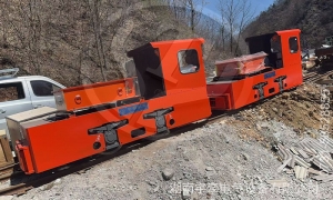 鋰電池礦用電機車怎么預(yù)防脫軌？