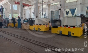 一批定制型2.5噸鋰電池湘潭電機車及配件出口海外